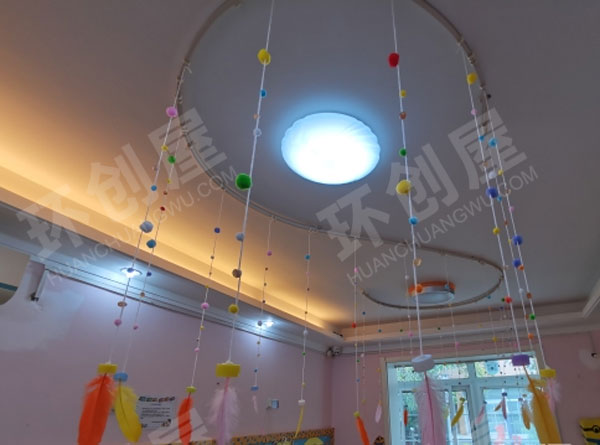 幼儿园羽毛彩色吊挂饰图片