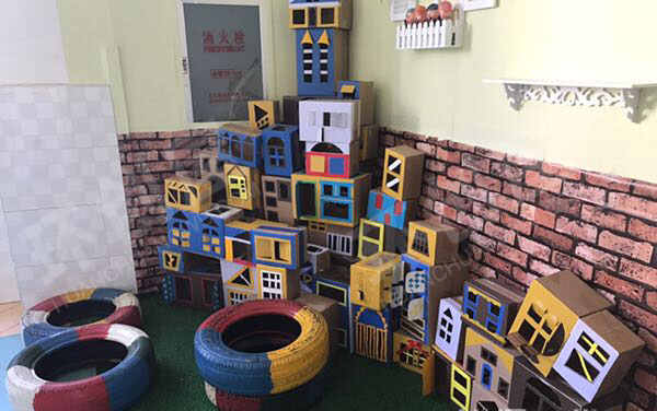 幼儿园走廊墙面废物利用创意画作品图片