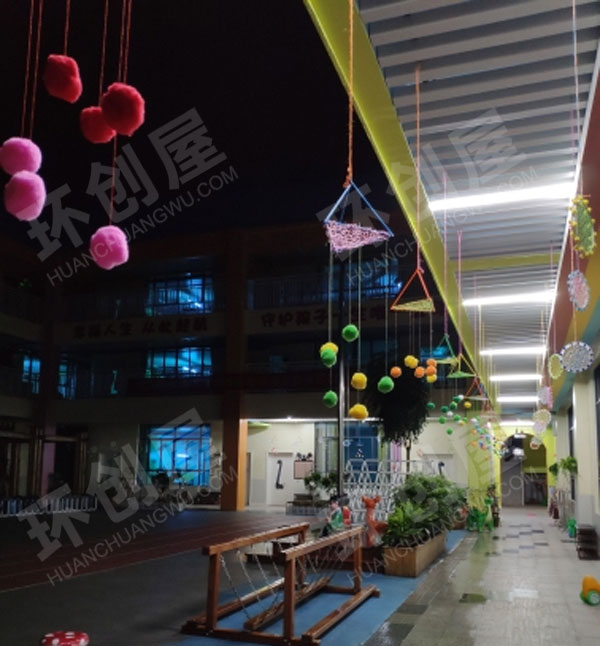 幼儿园户外筷子和绒球纸盘镂空吊饰图片