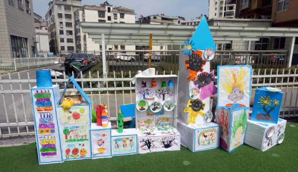 幼儿园户外创造绘画展图片