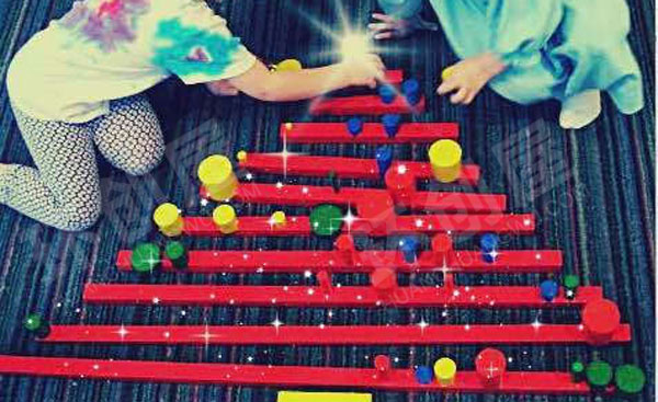 幼儿园建构区我的圣诞树搭建图片
