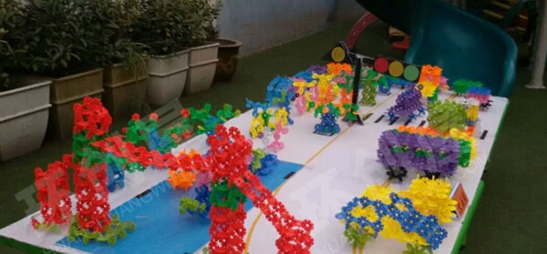 幼儿园建构区雪花积木搭建作品图片