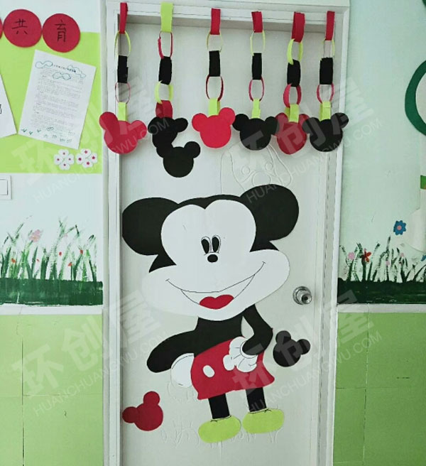 幼儿园卡通风教室门的装饰图片