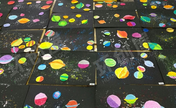 幼儿园色彩斑斓的星空作品展示图片