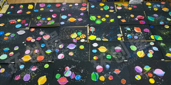 幼儿园色彩斑斓的星空作品展示图片