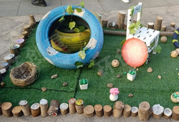 幼儿园户外创意画作工艺品展图片