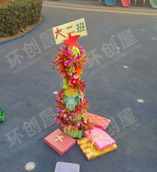 幼儿园户外环创手工圣诞树展示图片