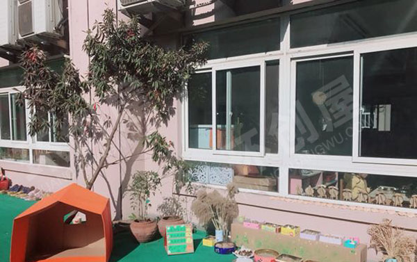 幼儿园户外植物角种植区图片