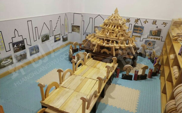 幼儿园建构区大型积木搭建古楼图片