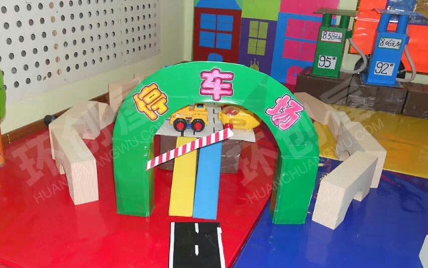 幼儿园建构区鞋盒废物利用搭建停车场图片