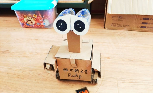 幼儿园科学区瓦力机器人图片