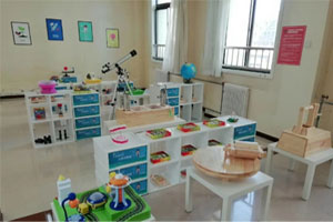幼儿园科学区科学发现室各种科学器材图片6张