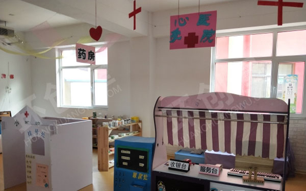 幼儿园角色游戏环创爱心医院图片
