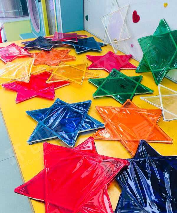 幼儿园玻璃彩纸筷子手工吊饰图片