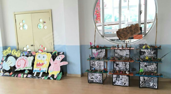 幼儿园大厅里废物利用美工作品展示图片
