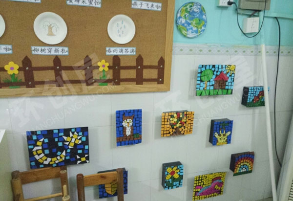 幼儿园美工区各种绘画吊饰作品展示图片
