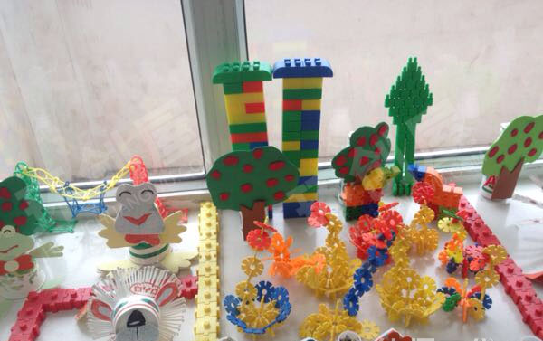 幼儿园建构区雪花片农场里的小动物图片