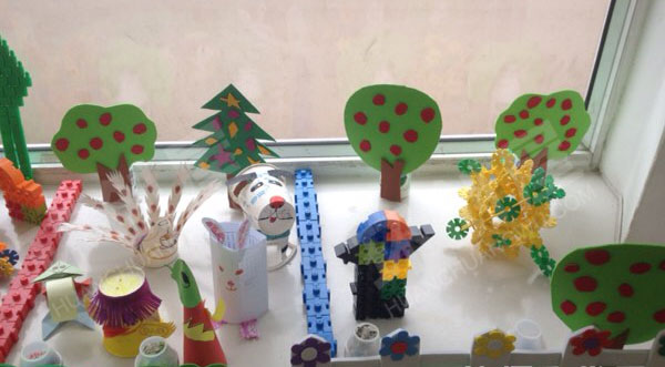 幼儿园建构区雪花片农场里的小动物图片