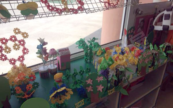 幼儿园建构区雪花片农场里的小动物图片