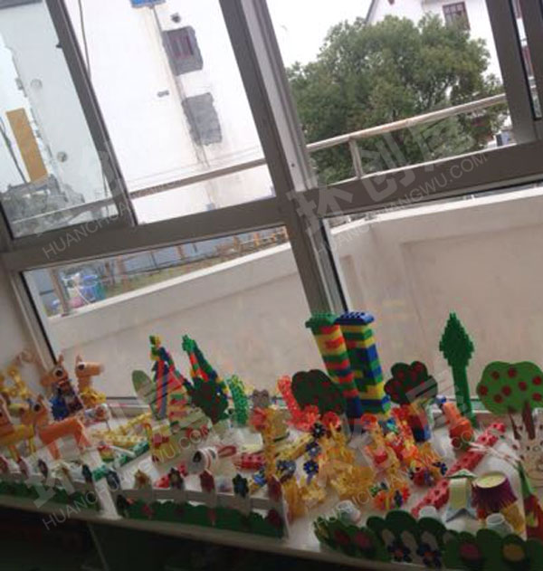 幼儿园建构区雪花片农场里的小动物图片