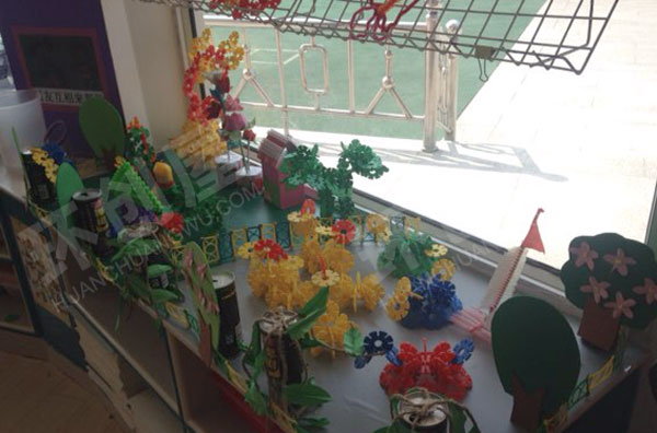 幼儿园建构区雪花片农场里的小动物图片