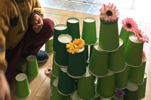 幼儿园纸杯创意建构作品图片3张