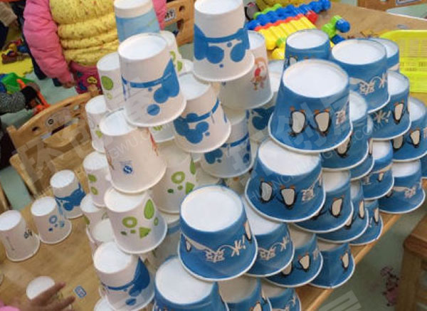 幼儿园纸杯乐建构区材料图片