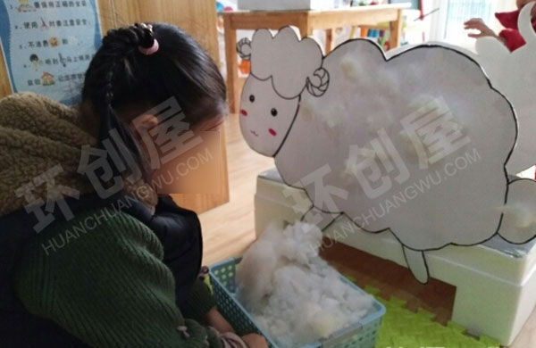 幼儿园美工区棉花粘贴动物花花衣图片