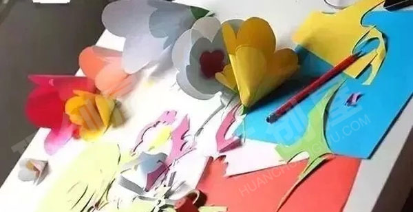 幼儿园美工区手工制作吊饰花朵图片