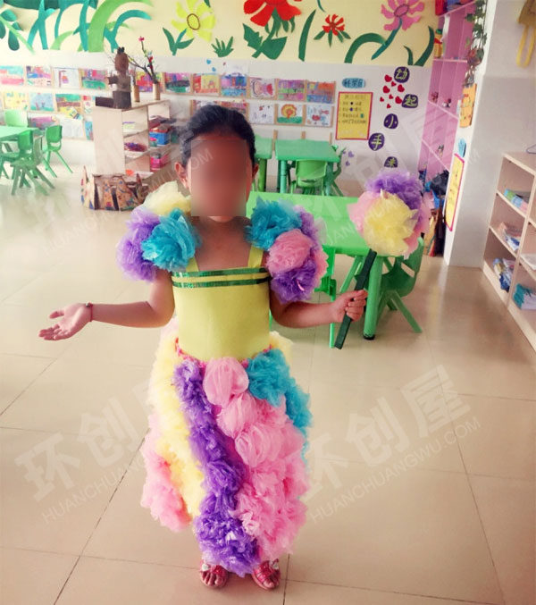 幼儿园角色游戏纯手工环保时装图片