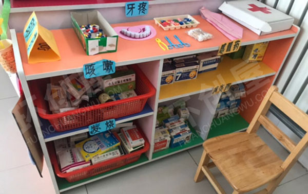 幼儿园环创角色游戏爱心小医院图片