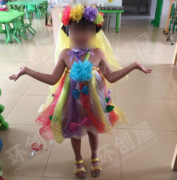 幼儿园角色游戏纯手工环保时装图片