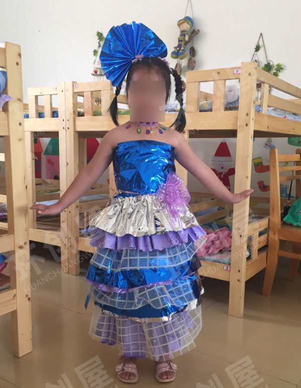 幼儿园角色游戏纯手工环保时装图片