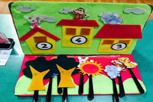 幼儿园益智区各种各样不织布玩教具图片11张