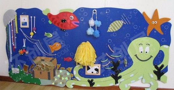 幼儿园环创益智区感官体验触摸墙图片