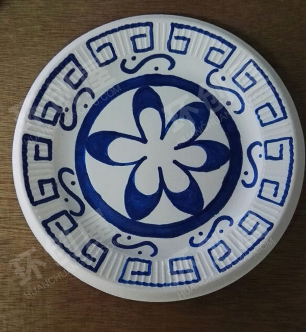 幼儿园青花瓷蛋糕盘墙面布置图片
