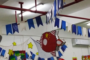幼儿园星空主题环创吊饰图片2张