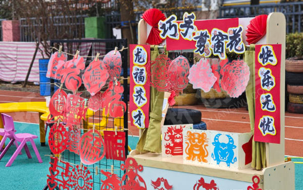 幼儿园户外环创年货大街图片