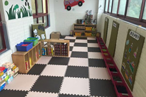 幼儿园建构区各种材料摆放图片2张