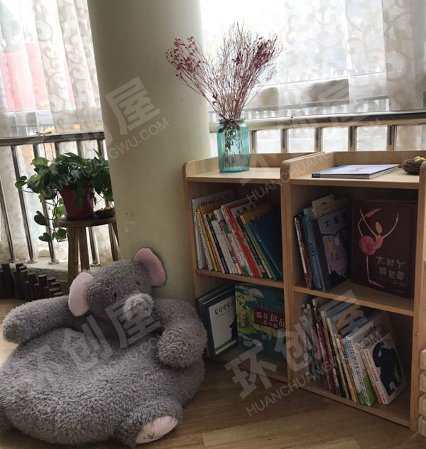 幼儿园可爱温馨的读书角图片