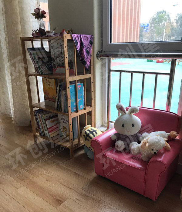 幼儿园可爱温馨的读书角图片