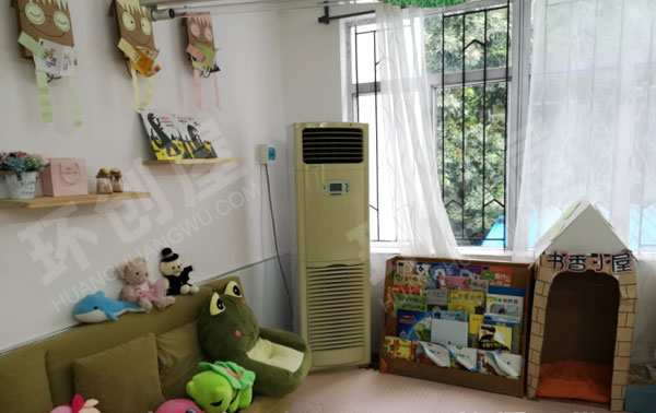 幼儿园卡通可爱大玩偶读书区布置图片