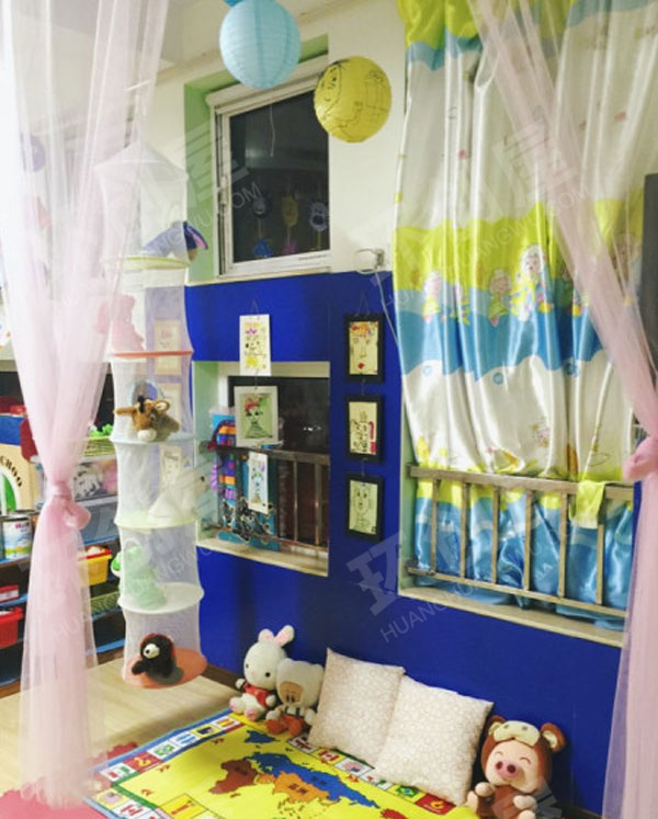 幼儿园阅读区蓝底温馨图书区图片