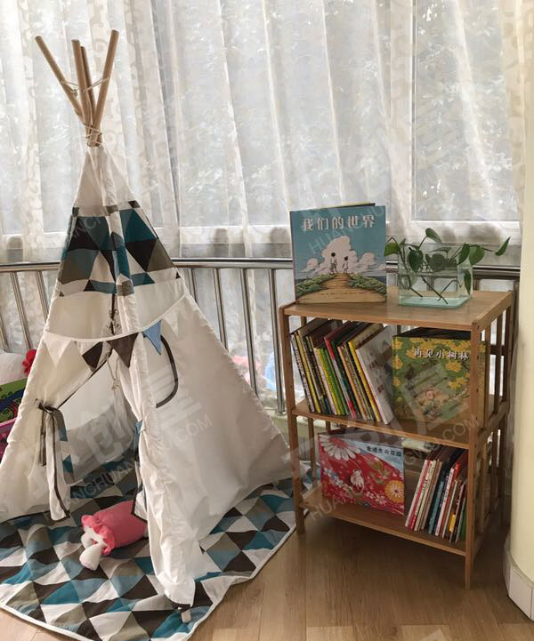 幼儿园可爱温馨的读书角图片