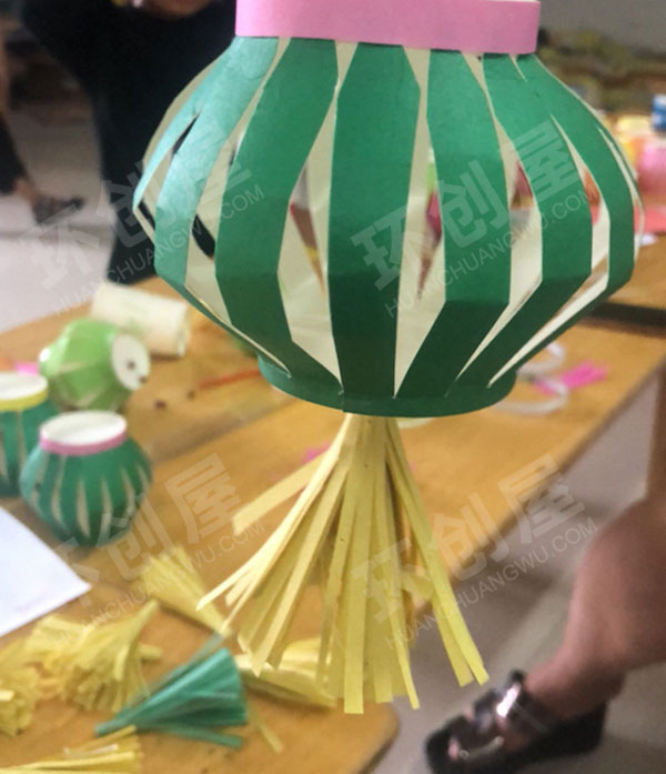 幼儿园美工区纸杯灯笼图片