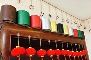 幼儿园废物利用卷纸芯教室门头顶装饰图片2张