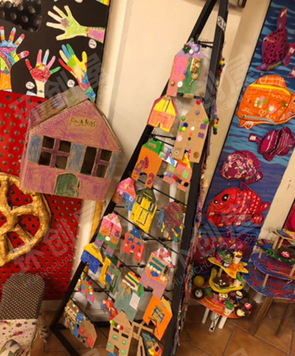幼儿园美术室里千奇百怪的作品展示图片