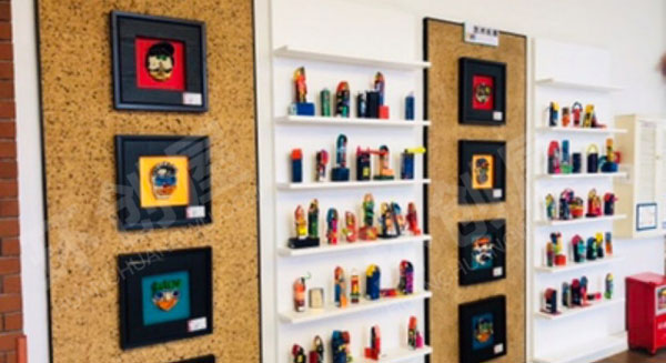 幼儿园美术室里千奇百怪的作品展示图片