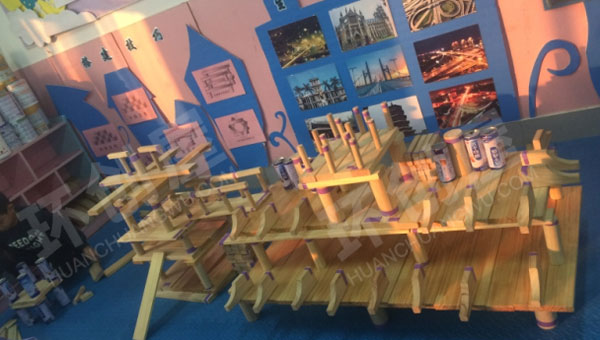 幼儿园建构区废物利用瓶瓶罐罐各种搭建图片