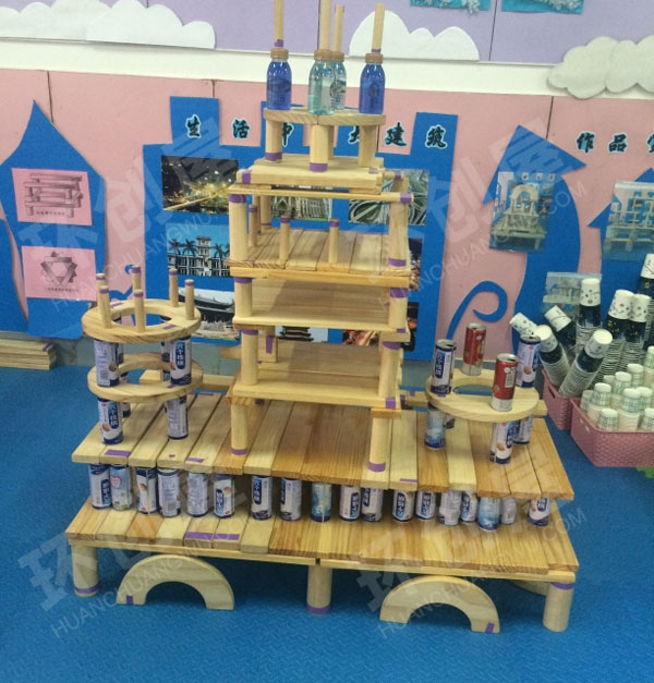 幼儿园建构区废物利用瓶瓶罐罐各种搭建图片